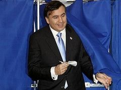 Суд отказался отобрать победу у Саакашвили
