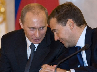 Владимир Путин и Дмитрий Медведев. Архивное фото AFP