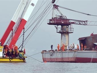 Спасательная операция на месте крушения буксира 'Нафтогаз-67'. Фото AFP