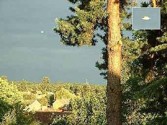 Замеченный над Великобританией НЛО. Фото с сайта ufo.whipnet.org Замеченный над Великобританией НЛО. Фото с сайта ufo.whipnet.org