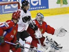 Эпизод матча Россия - Швейцария. Фото <a href="http://lenta.ru/info/afp.htm" target="_blank">AFP</a>
