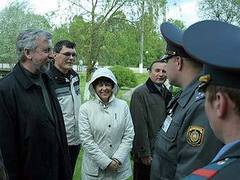 Александр Милинкевич на встрече с жителями Логойска. Фото с сайта milinkevich.org.