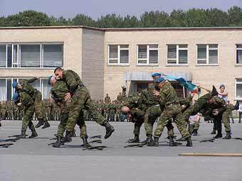 Учения в НВВКУ. Фото с сайта nwku.alfaspace.net