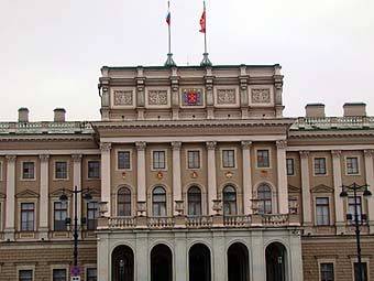 Здание Законодательного собрания Санкт-Петербурга. Фото пользователя Власелина с сайта onfoot.ru 