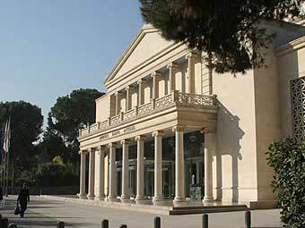Здание муниципального театра Никосии. Фото пользователя Marcobadotti2 с сайта wikipedia.org 