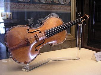 ������� ���������� 1687 ���� �� �������� �  Palacio Real � �������. ���� ������������  Xauxa � ����� wikipedia.org