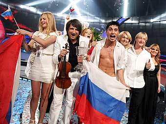Российская команда после победы на "Евровидении-2008". "Евровидение-2009" пройдет в Москве 