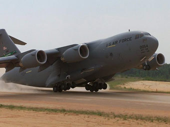 ��� C-17 Globemaster III. ���� � ����� aviationearth.com