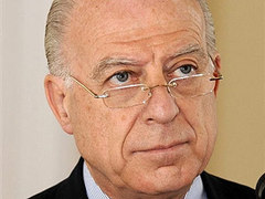 Международный трибунал назначил судей Караджичу