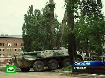 БТР внутренних войск в Чечне. Кадр телеканала НТВ, архив БТР внутренних войск в Чечне. Кадр телеканала НТВ, архив