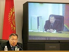 Киргизские подследственные попросили Бакиева ускорить амнистию
