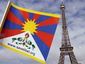 Париж. Флаг активистов в поддержку Тибета. Фото <a href="http://lenta.ru/info/afp.htm" target="_blank">AFP</a>, архив
