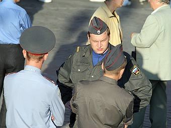 Милиционеры на Манежной площади в Москве. Фото Александра Котомина, Lenta.Ru, архив
