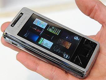 Sony Ericsson XPERIA X1.    letsgodigital.com