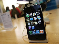 iPhone 3G. ���� <a target='_blank'  href=http://lenta.ru/info/afp.htm>AFP</b></a>