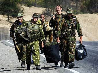 Последняя группа российских военных покидает Сенаки. Фото AFP