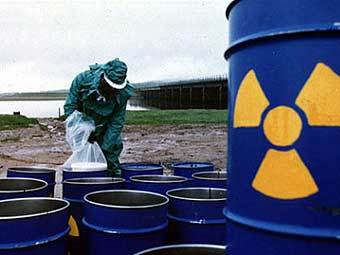 Работы по ликвидации радиоактивного заражения. Фото с сайта greenpeace.org Работы по ликвидации радиоактивного заражения. Фото с сайта greenpeace.org