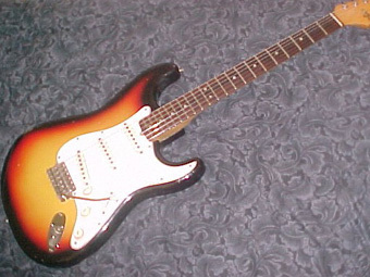 Fender Stratocaster 1965  .    guitarsandeffects.com