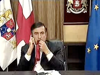 Михаил Саакашвили, жующий галстук в эфире BBC