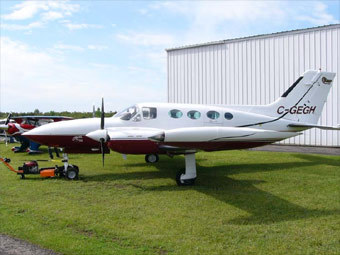 ������� Cessna 421. ���� ������������ Magnus Manske � ����� Wikimedia Commons