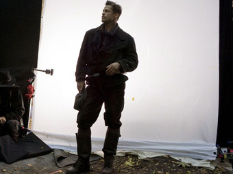 Брэд Питт на съемках картины "Бесчестные подонки". Фото с сайта comingsoon.net