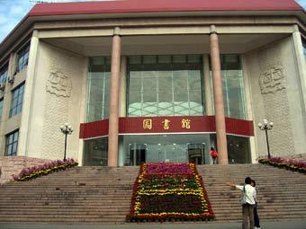 Здание Университета политологии и юриспруденции в Пекине. Фото пользователя Katie с сайта Google Picasa Здание Университета политологии и юриспруденции в Пекине. Фото пользователя Katie с сайта Google Picasa