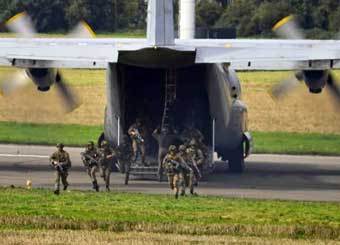Высадка войск из C-130. Фото www.armyrecognition.com