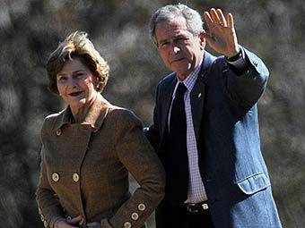 Лора Буш с супругом. Фото ©AFP