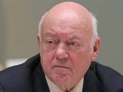 Медведев наградил орденом театрального художника Бориса Мессерера