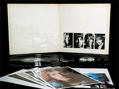 Пятый экземпляр "Белого альбома" The Beatles выставлен на аукцион
