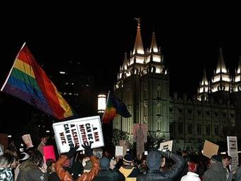 Акция протеста сексуальных меньшинств перед храмом мормонов в Солт-Лейк-Сити. Фото ©AP