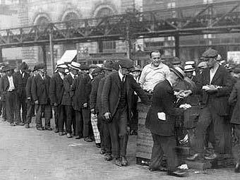Очередь безработных в США. Фото времен Великой депрессии с сайта autosanity.com