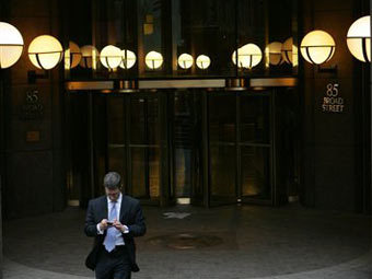 Вход в штаб-квартиру Goldman Sachs. Фото ©AP