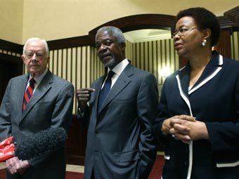 Картер, Аннан и Машел в Йоханнесбурге. Фото ©AFP