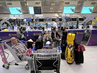 Пассажиры в международном аэропорту Бангкока. Фото ©AFP