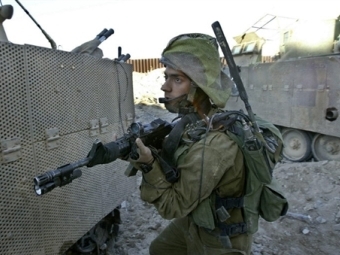 Солдат израильской армии. Фото (c)AFP Солдат израильской армии. Фото (c)AFP