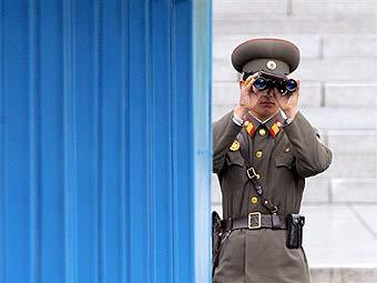 Северокорейский пограничник. Фото ©AFP