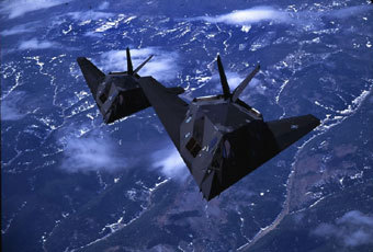 Самолет F-117A c технологией Stealth . Фото с официального сайта ВВС США