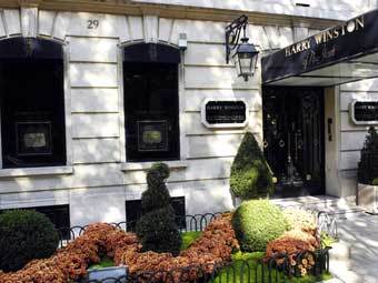 Салон Harry Winston на авеню Монтень. Фото ©AFP