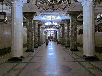 Станция петербургского метрополитена. Фото пользователя mysel с сайта wikipedia.org