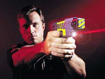 ������������ Taser. ���� � ����� www.safetygearhq.com 