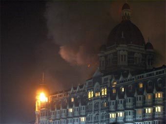 Горящий отель "Тадж Махал" в Мумбаи. Фото ©AFP