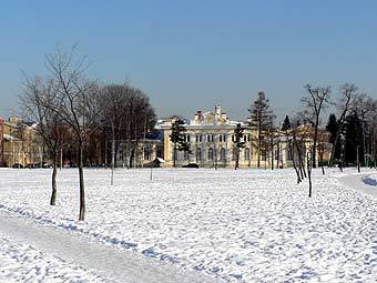 .    peterhoff.spb.su