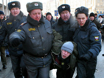 Митинг КПРФ закончился задержанием пятерых нацболов
