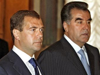 Дмитрий Медведев (слева) и Эмомали Рахмон. Архивное фото ©AFP