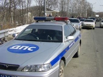 Автомобили ДПС и участников автопробега. Фото Анастасии Красильниковой с сайта агентства PrimaMedia