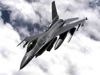 ����������� F-16. ���� Lockheed Martin.