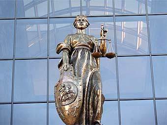 Статуя Фемиды на здании Верховного суда РФ. Фото "Ленты.Ру"