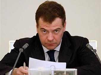 Всем бояться: Медведев думать будет!