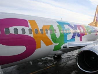 Boeing 737  Sky Express.     